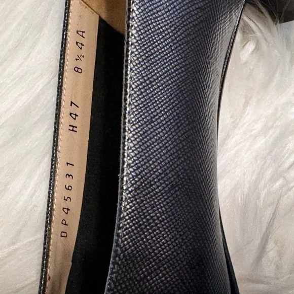 Salvatore Ferragamo Black Leather Flats - Picture 4 of 8